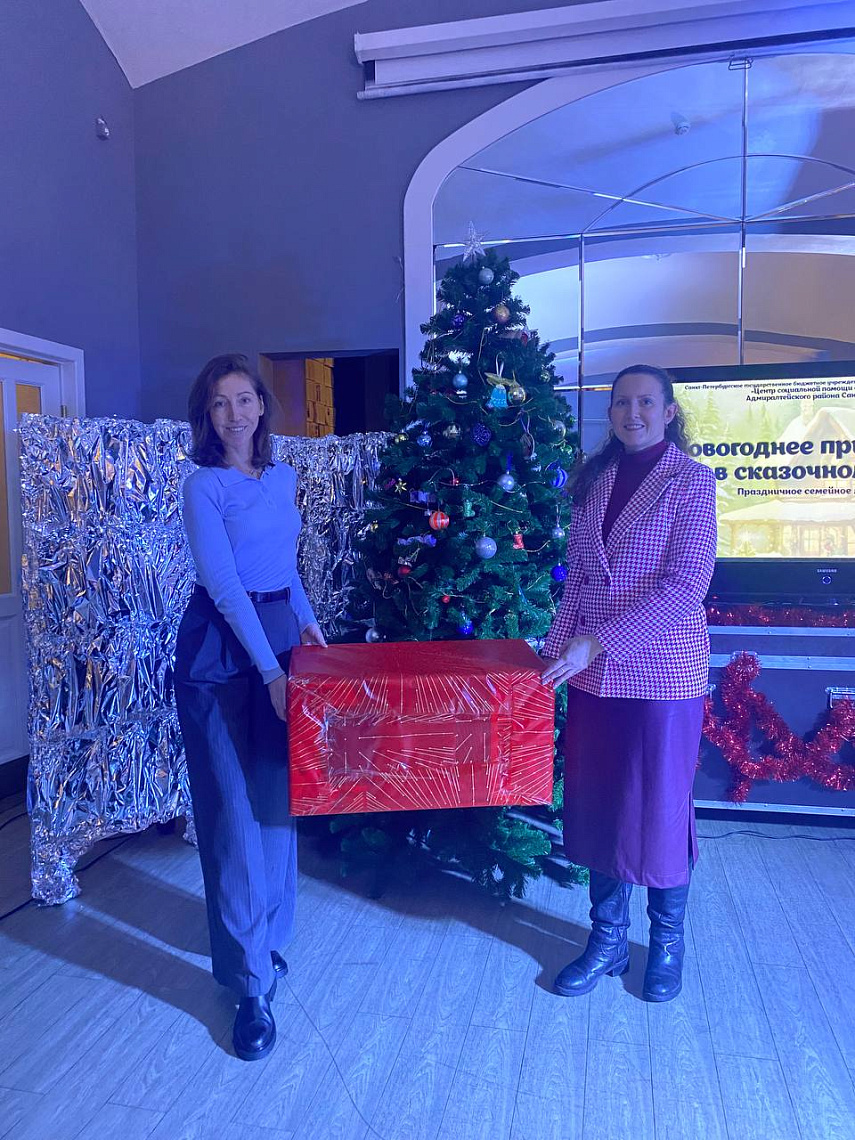 Сотрудники Дирекции поздравили детей с Новым Годом и Рождеством